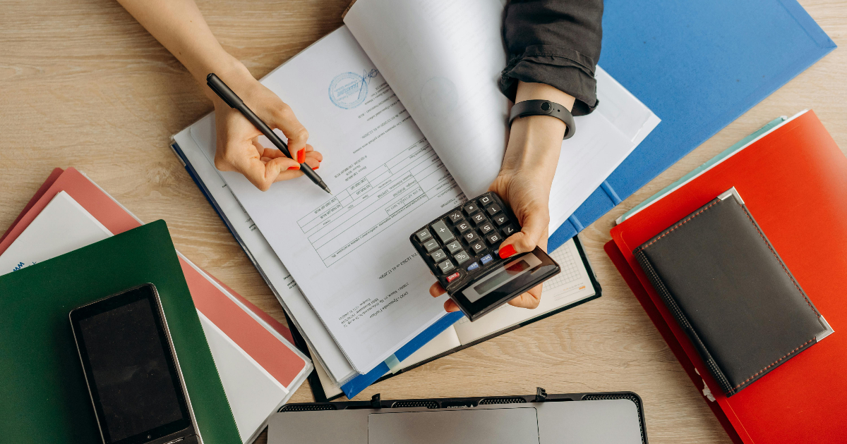Ab welchem Ein­kommen muss man in die Pensions­kasse einzahlen? 