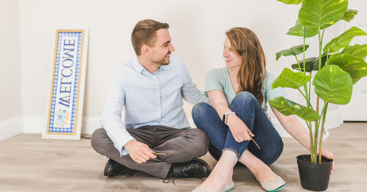 Erste Wohnung: Welche Versicher­ungen braucht man?