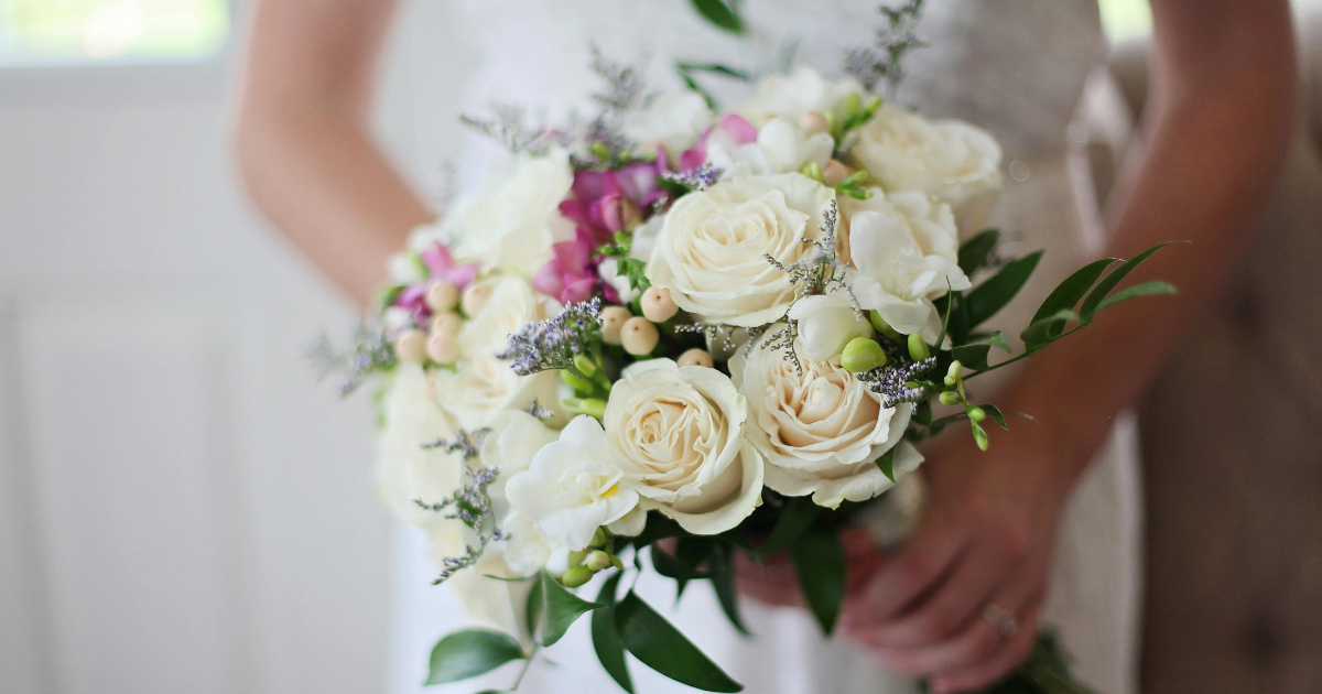 Heiraten: Das ändert sich bei Versicher­ungen und Vor­sorge
