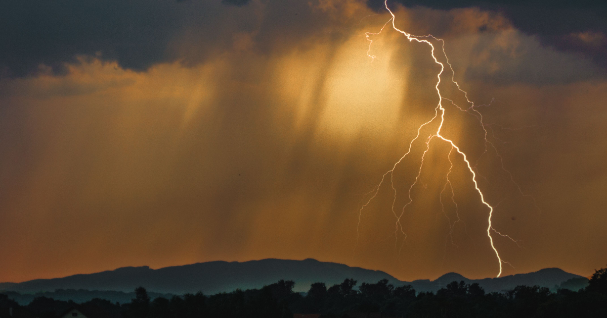 Schäden durch Unwetter: Was bezahlt die Ver&shy;sicherung?